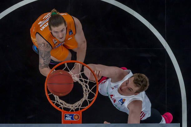 在客场以1 在客场以1